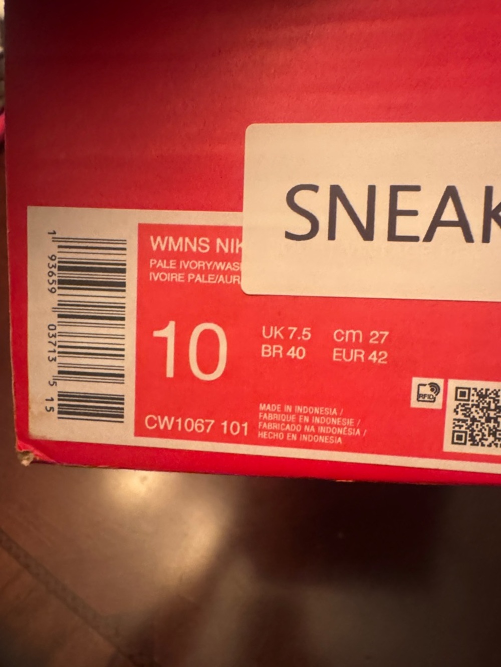 Nike WMNS Pale Ivory Box Label on Red Nike Box - Size 10